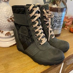 WOMEN'S JOAN OF ARCTIC™ WEDGE III LEXIE BOOTIE
